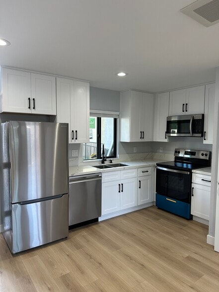 Building Photo - 826 Rose Ave