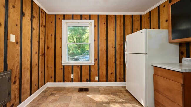 Building Photo - Near the Nashville Airport: 2BR, 1BA house...