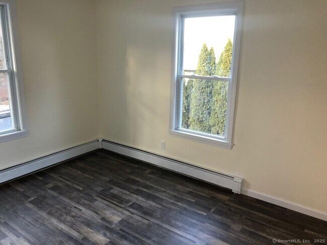 Building Photo - 143 Kneen St