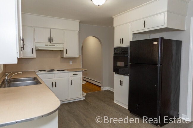 Building Photo - 300 Oakland Ave