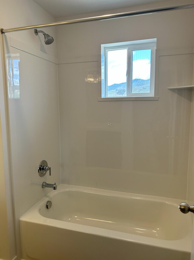 Building Photo - 5118 Lakefield Dr