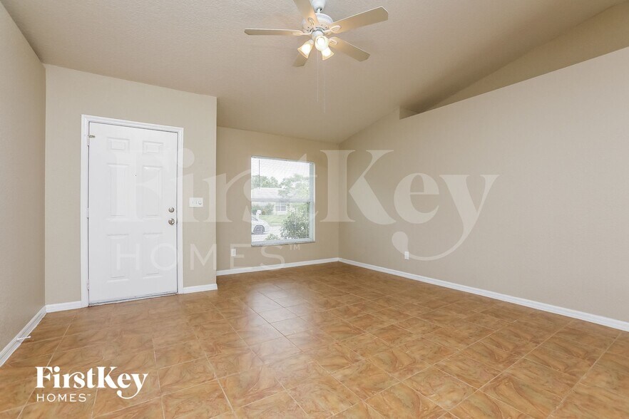 Building Photo - 708 17th St NE