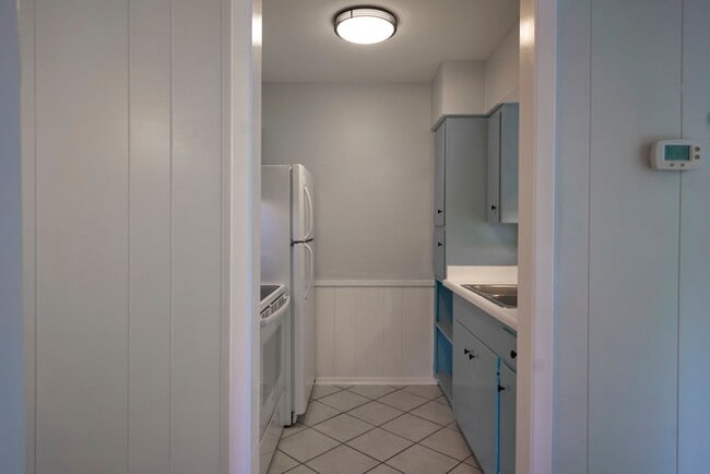 Building Photo - 219 W Silver Sands Dr
