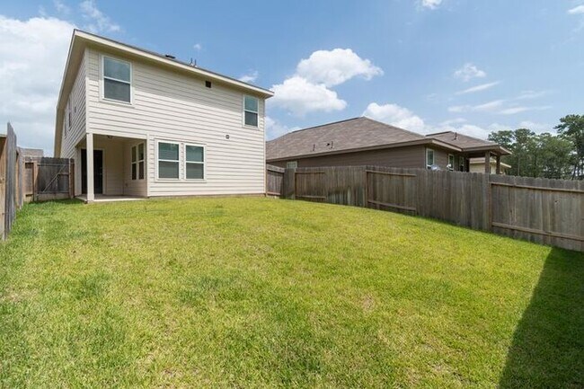 Building Photo - 405 N Meadows Dr