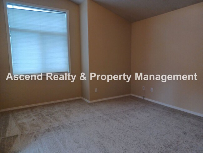 Building Photo - 3 Bed on CuldeSac Close to Intel, Orenco S...