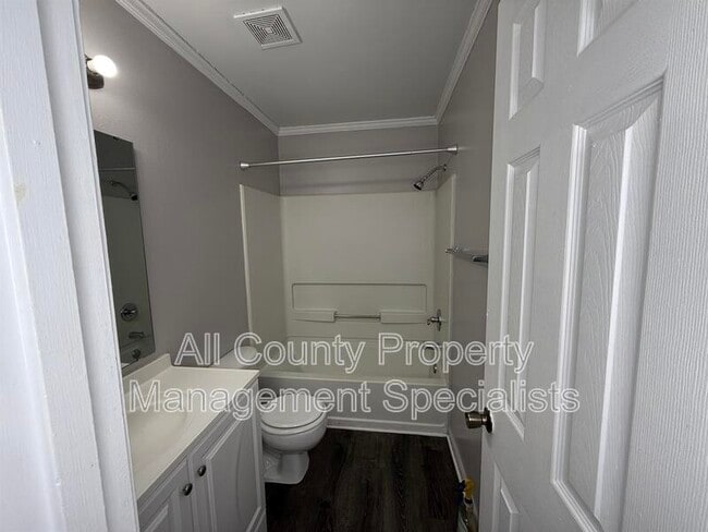 Building Photo - 1908 Greenoaks Rd