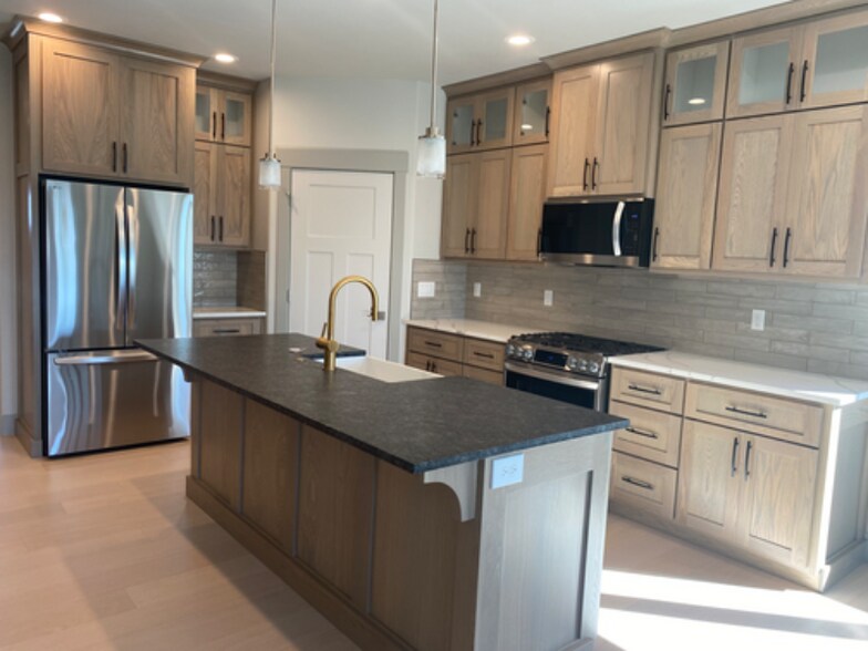 Building Photo - 405 Glade Lp