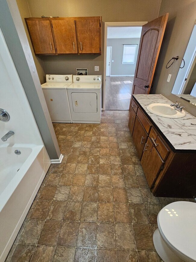 Building Photo - 1118 N Adams St