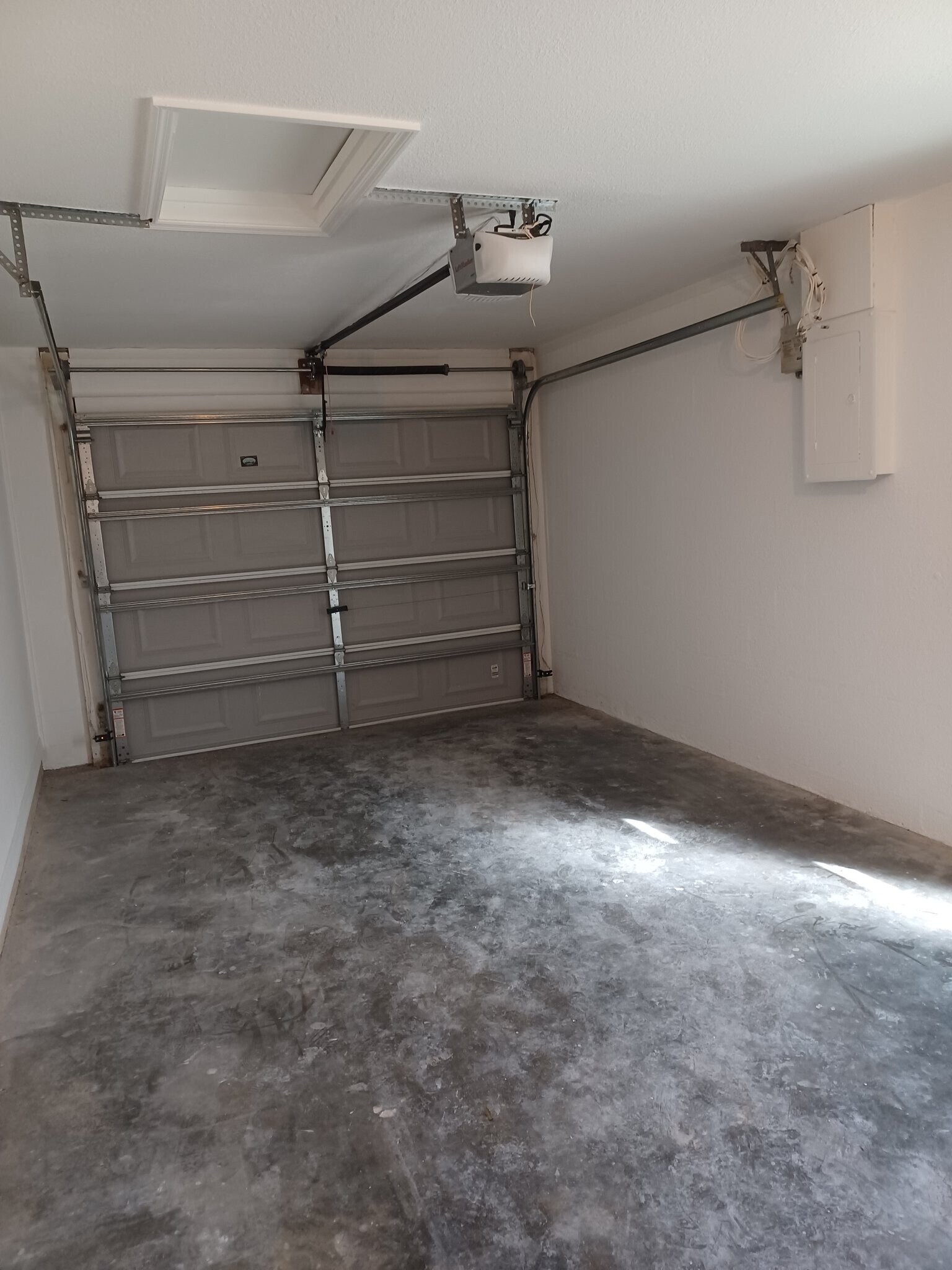 Building Photo - 1715 9th St W