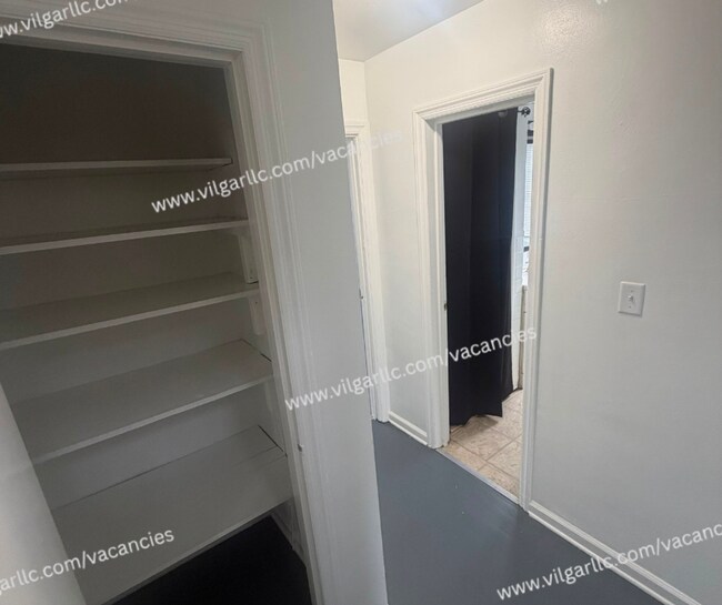 Building Photo - For Rent - 3 Bedroom, 1 Bathroom Home