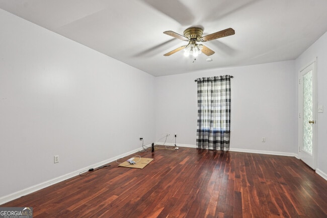 Building Photo - 325 White Oak Pl