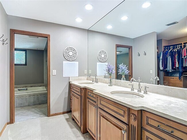 Building Photo - 4661 SW 7th Avenue Rd