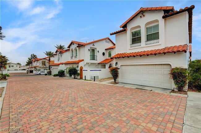 Building Photo - 8789 Villa Alex Ave
