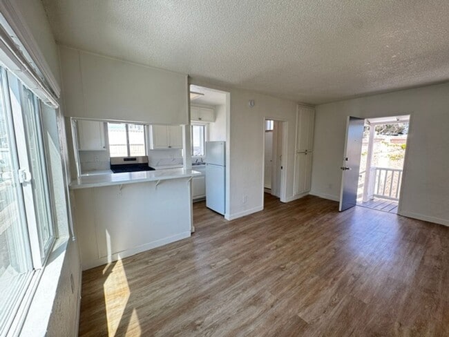 Building Photo - 2 Bedroom Beach cottage in Ventura
