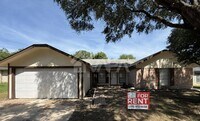 Building Photo - 2706 Lake Briar