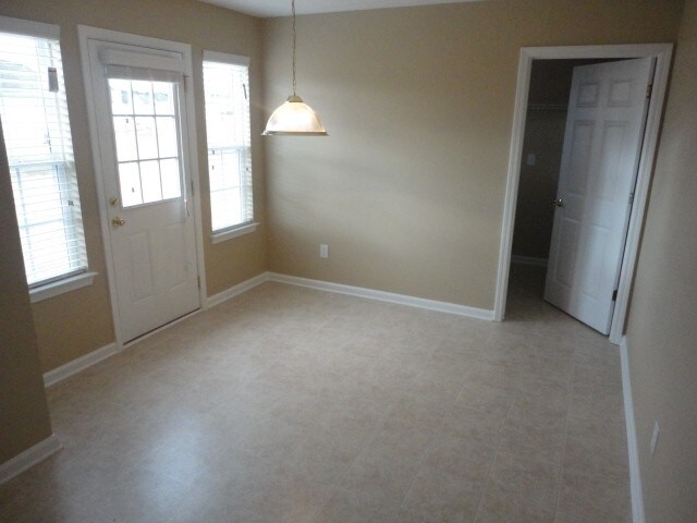 Building Photo - 2951 Aviator Cir