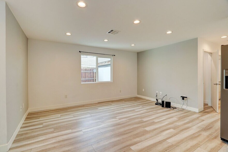 Building Photo - 7441 1/2 Beckford Avenue