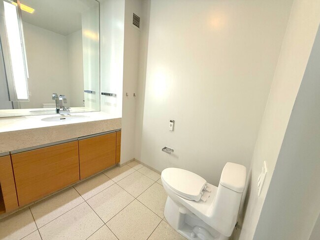 Building Photo - Spacious 10th Floor Studio at The Veer Towers!!