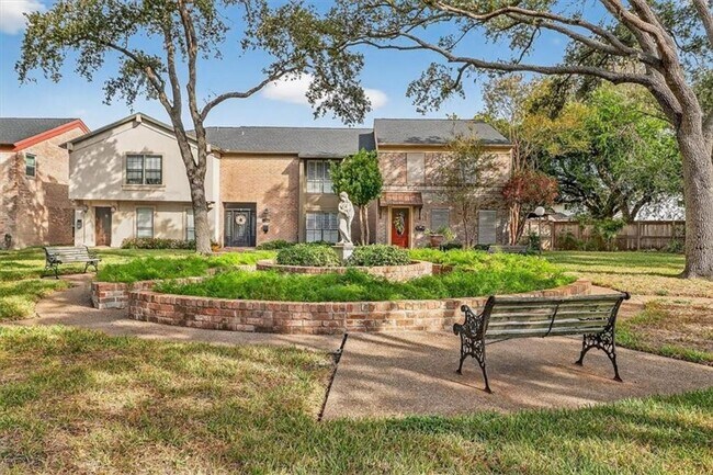 Building Photo - 145 Lake Shore Dr