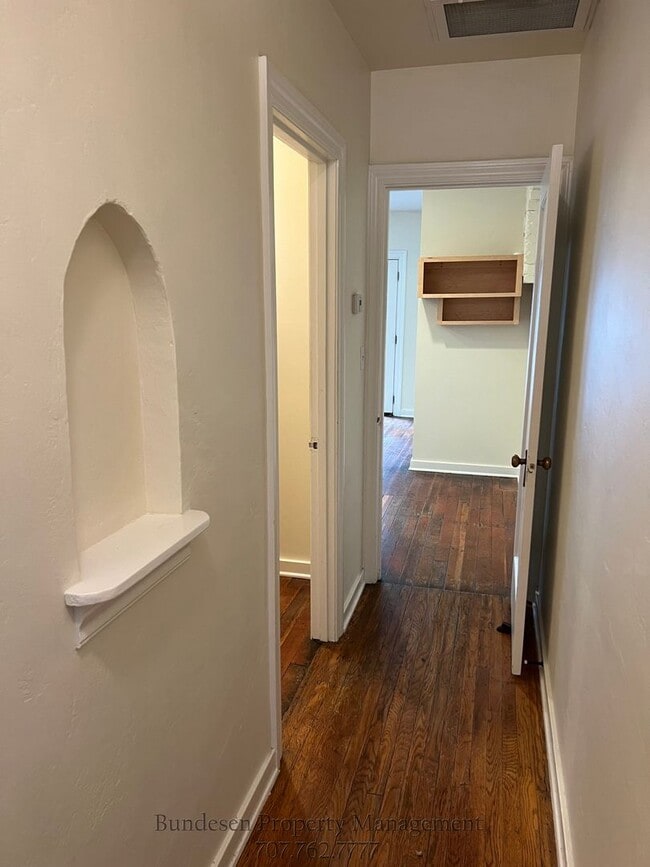Building Photo - Charming 1 Bedroom Home with Hardwood Floors & Private Backyard