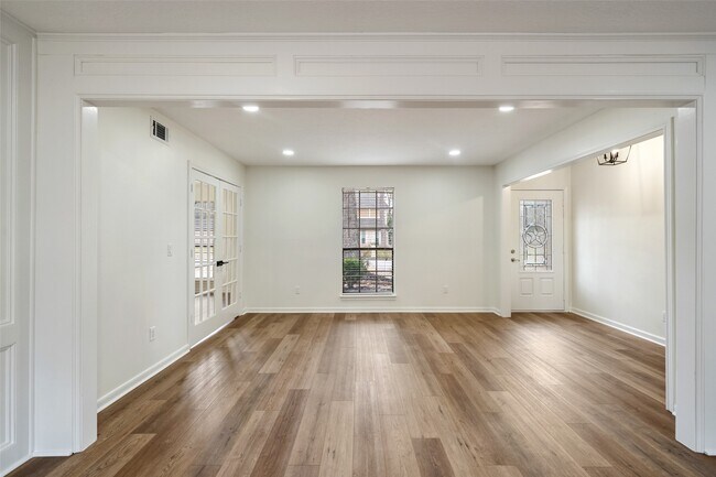 Building Photo - 3518 Cave Springs Dr