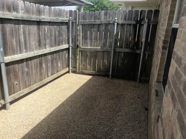 Building Photo - Duplex