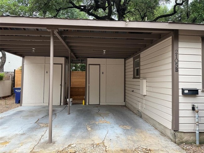 Building Photo - 2105 Kinney Ave