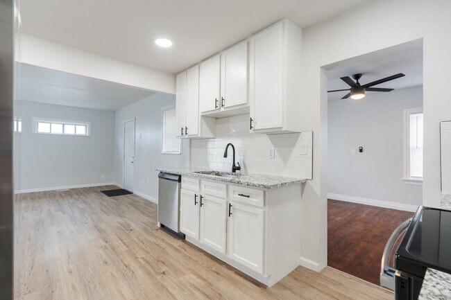 Building Photo - 1109 SW 26th St