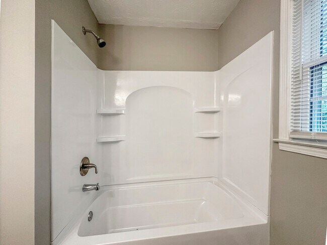 Building Photo - 829 North Ave