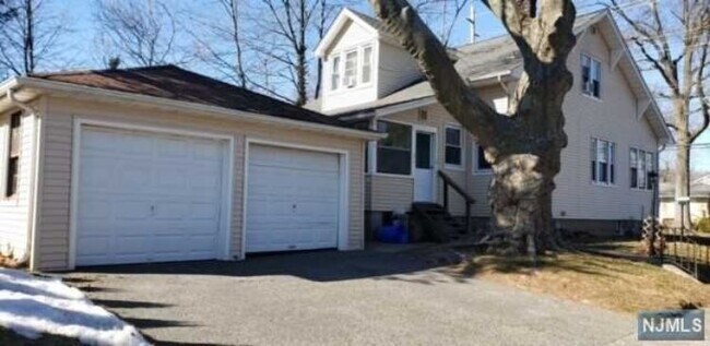 Building Photo - 711 Ridgewood Ave