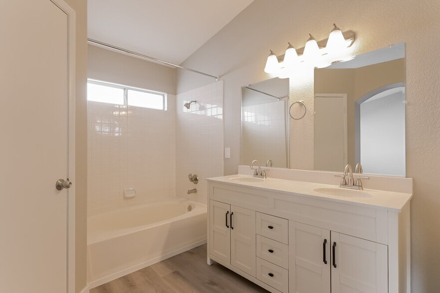 Building Photo - 1212 Autumn Ridge Cir