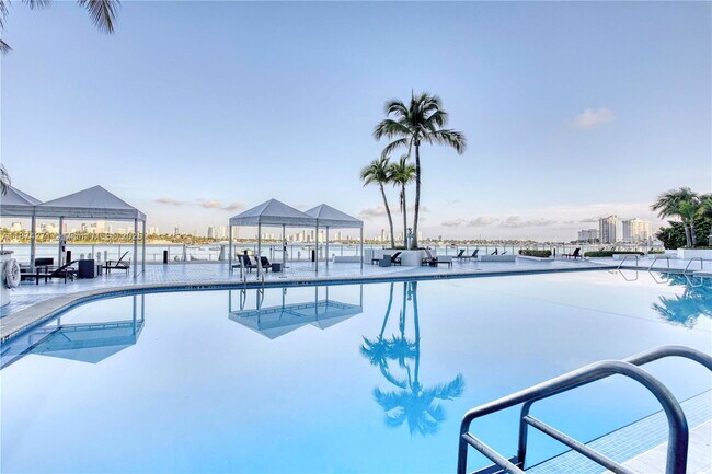 Building Photo - 1000 West Ave