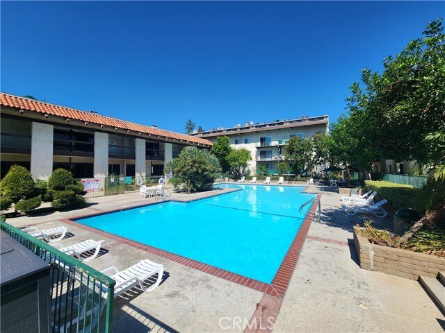 Building Photo - 5460 White Oak Ave