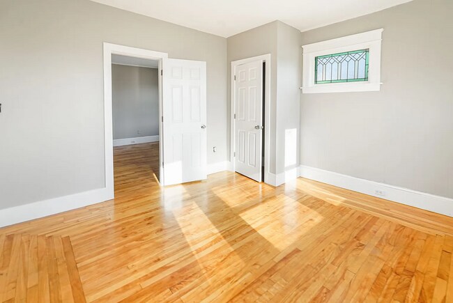 Building Photo - 131 Providence St