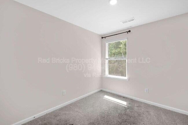 Building Photo - 8113 Murray Br Dr