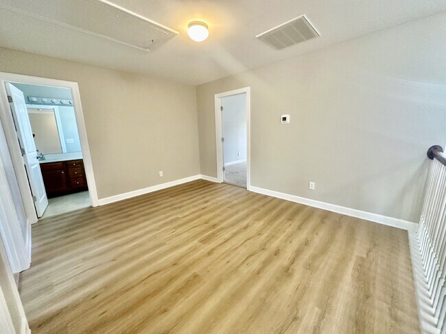 Building Photo - Spacious Four-Bedroom Home with a Bonus Room in Lawton Station!
