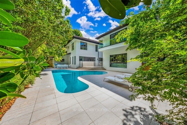 Building Photo - 3900 Douglas Rd