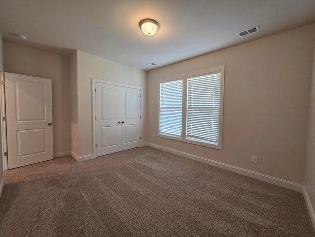 Building Photo - 3360 Rustic Dr