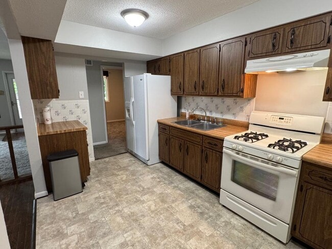 Building Photo - 20 Rodrick Dr