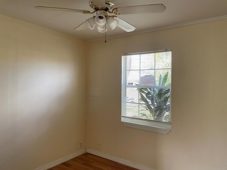 Building Photo - 1425 W 30th St