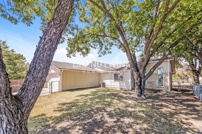 Building Photo - 5010 Collingwood Dr