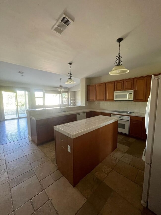 Building Photo - 11916 Grecian Laurel St