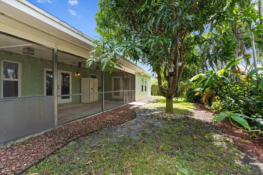 Building Photo - 2996 Cardinal Dr