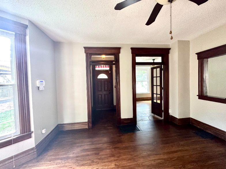 Building Photo - 1211 21st St