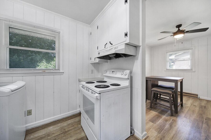 Building Photo - 4301 Briarhill Dr