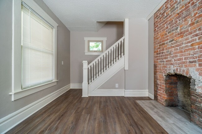 Building Photo - 810 Miller Ave