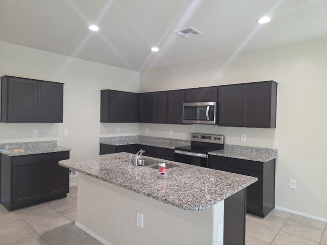 Building Photo - 18589 W Smoketree Dr