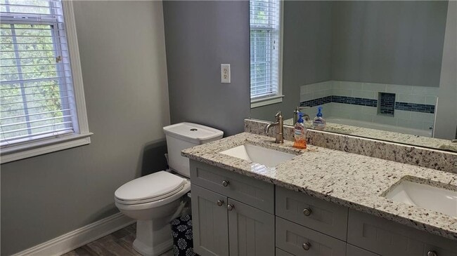 Building Photo - 1307 Stratford Commons