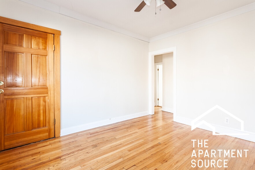 Building Photo - 839 W Cornelia Ave