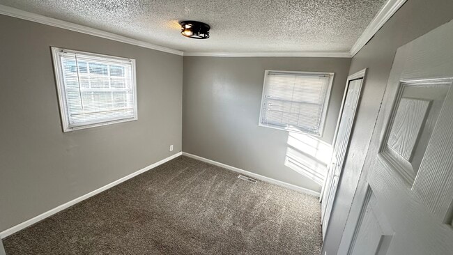 Building Photo - 253 S Lincoln Ave